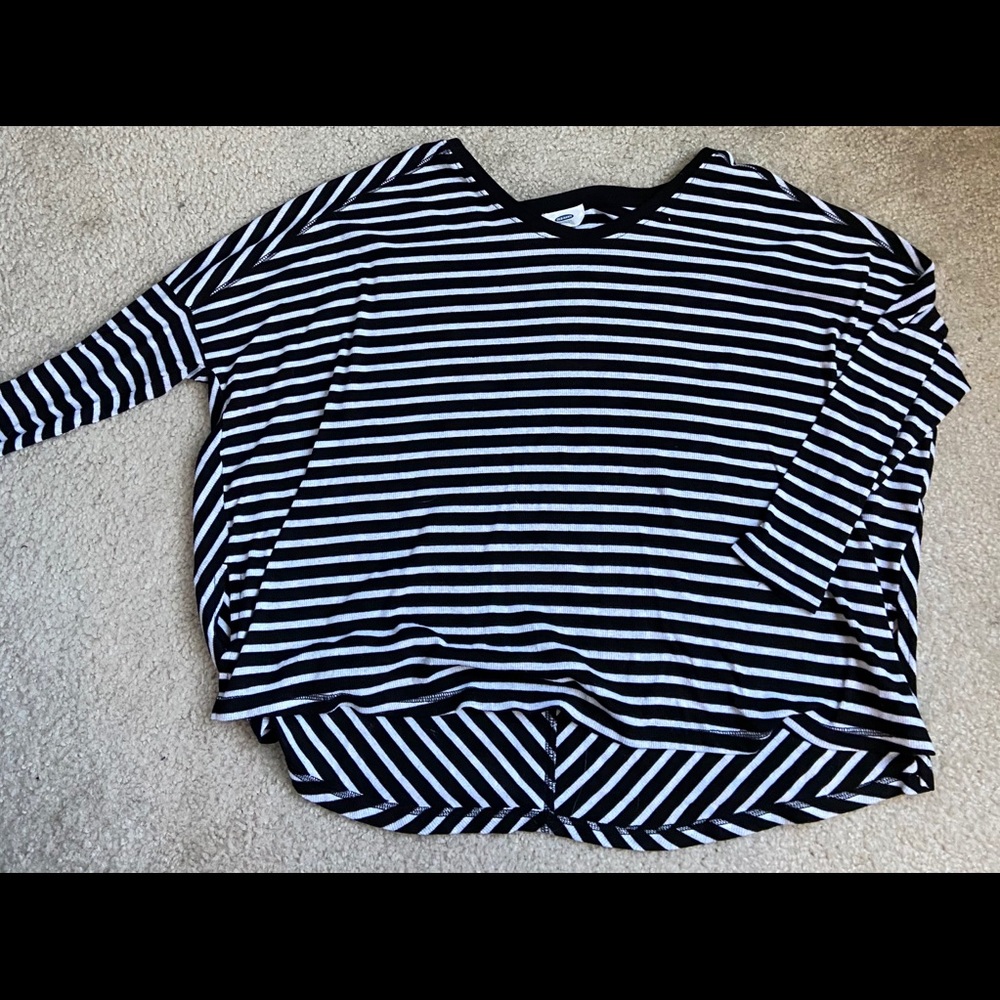 Long sleeve soft shirt,long in back short in front